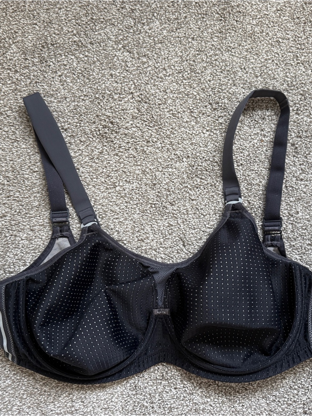 Anita engineered sports bra - size 38E